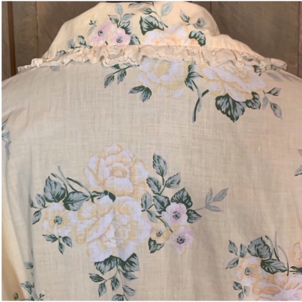 Vintage Victoria’s Secret light yellow long lightweight robe with floral print - Picture 5 of 11